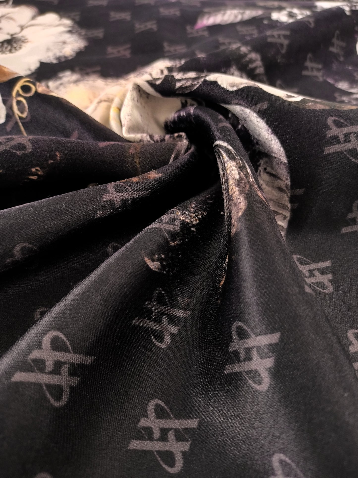 Rose Emblem Print Scarf – Black & Beige – Silk Wool Modal Blend
