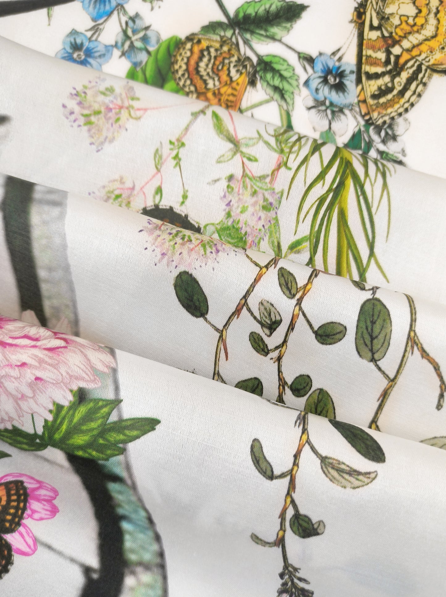 Quadratischer Schal mit Peach Garden-Print – Seiden-Woll-Modal-Mischung